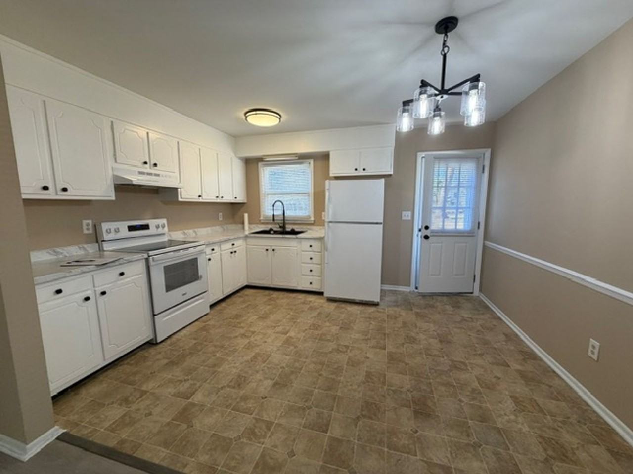 643 Woodhaven Dr - Photo 6 of 23