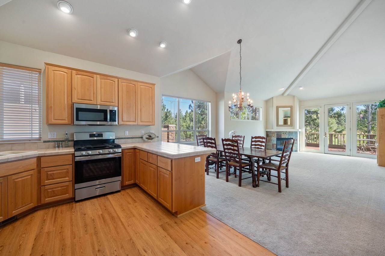 61691 Metolius Dr - Photo 4 of 20