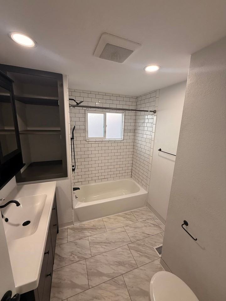 633 Upham St - Photo 3 of 18