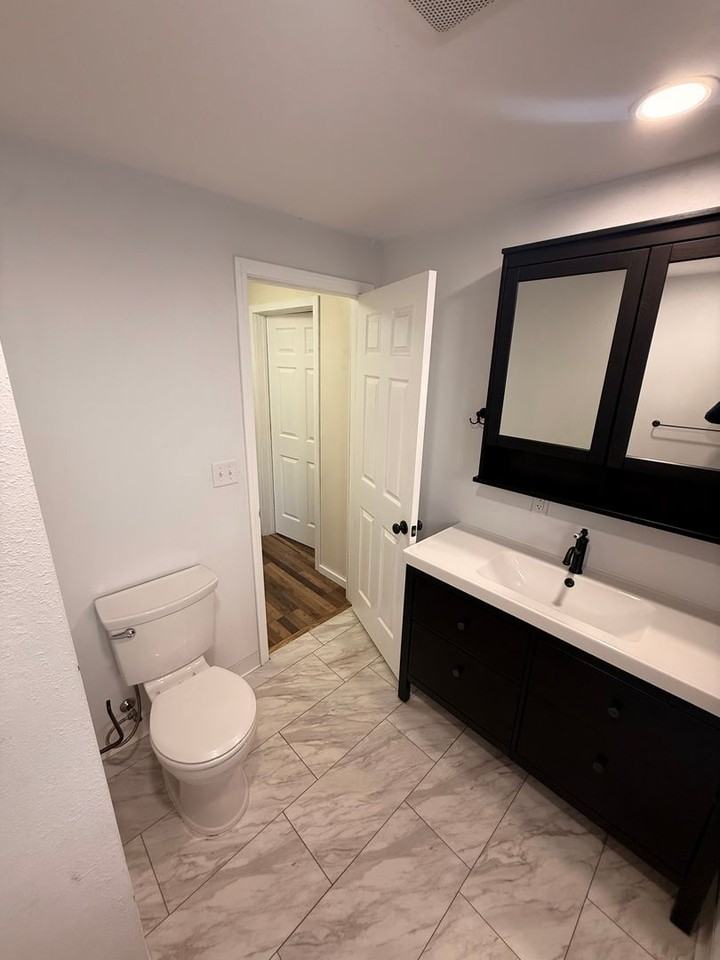 633 Upham St - Photo 6 of 18