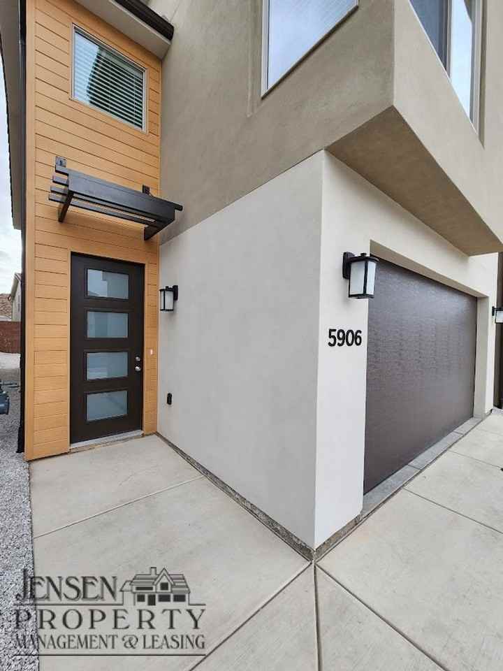 4202 E Strider Ln - Photo 2 of 5