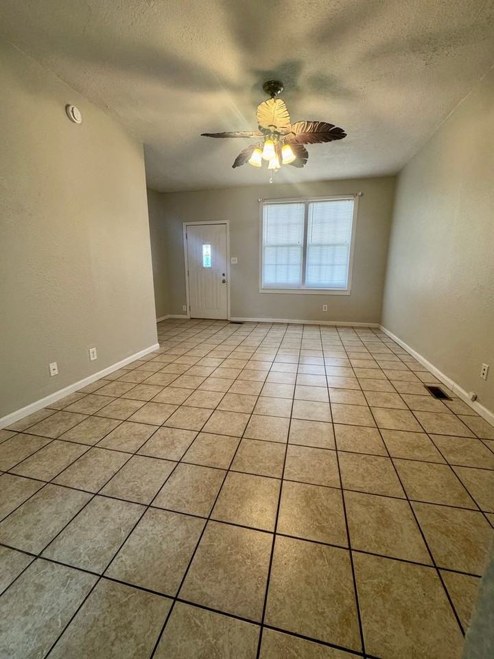 4820 S Rogers St - Photo 2 of 8