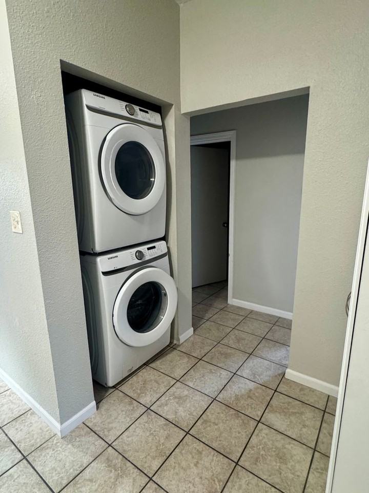 4820 S Rogers St - Photo 7 of 8