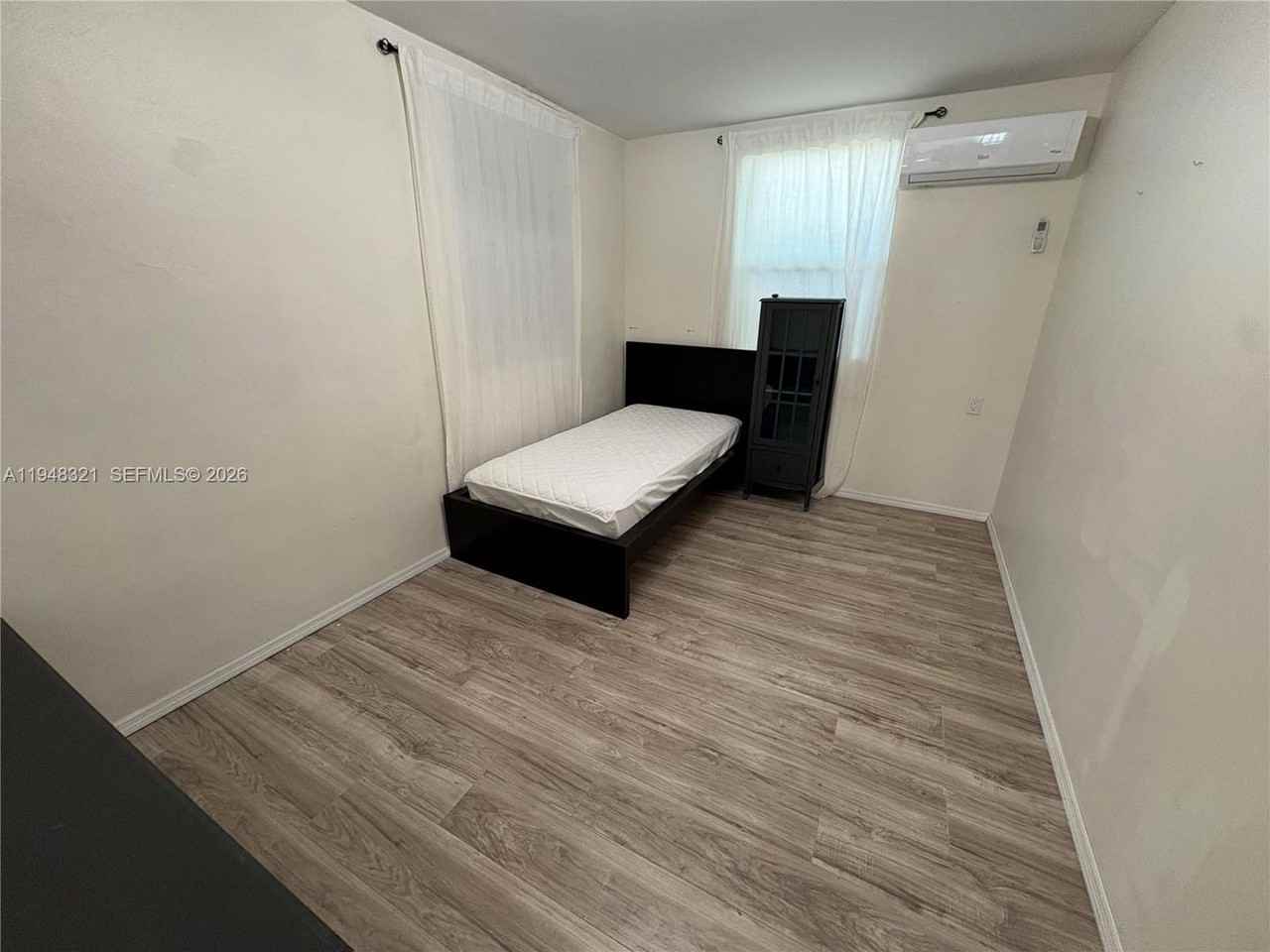 370 Nw 188th St - Photo 3 of 11