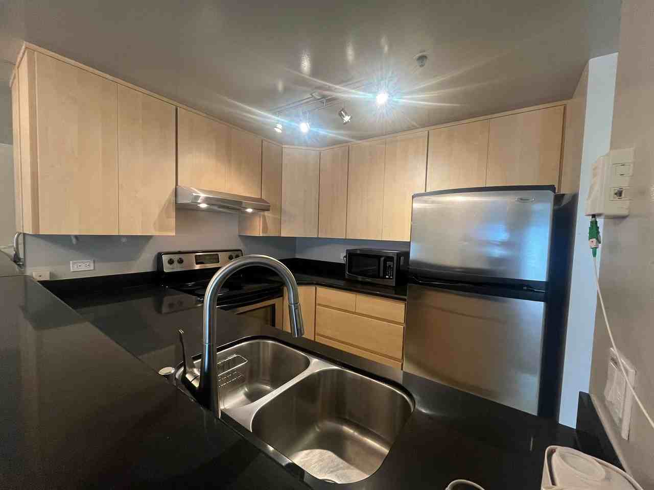 601 Van Ness Ave - Photo 5 of 9