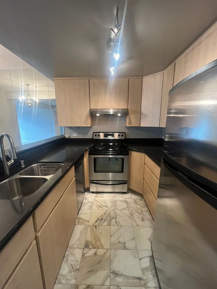 601 Van Ness Ave - Photo 6 of 9