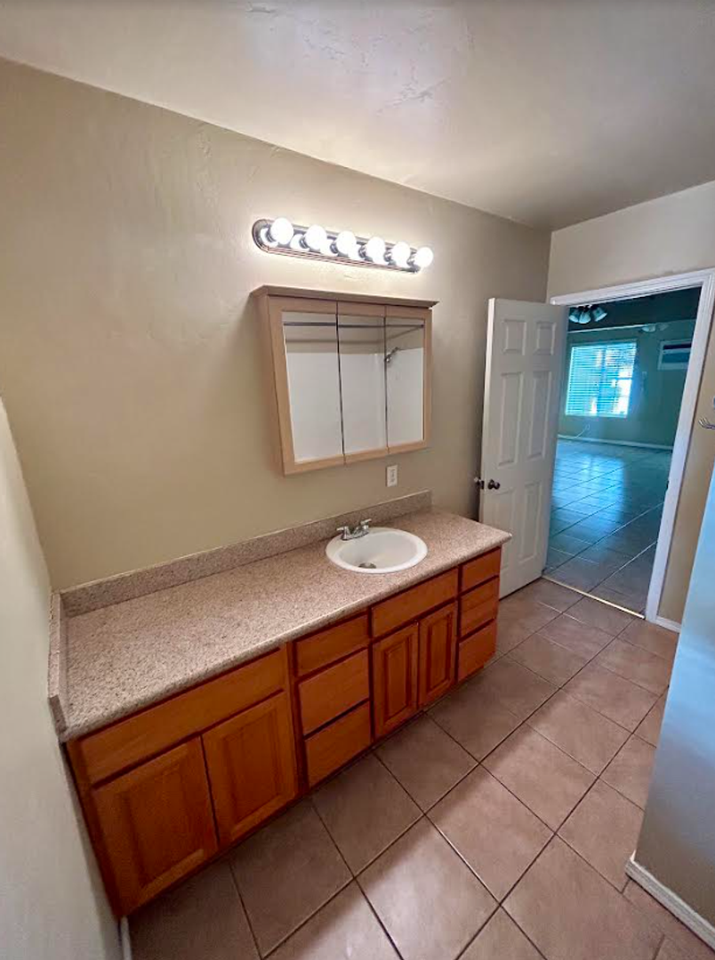 1401 14th St - Photo 6 of 11