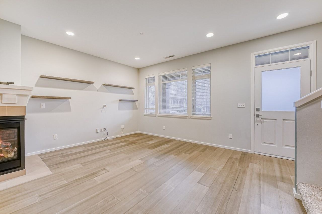 1816 10th Ave Ne - Photo 3 of 13