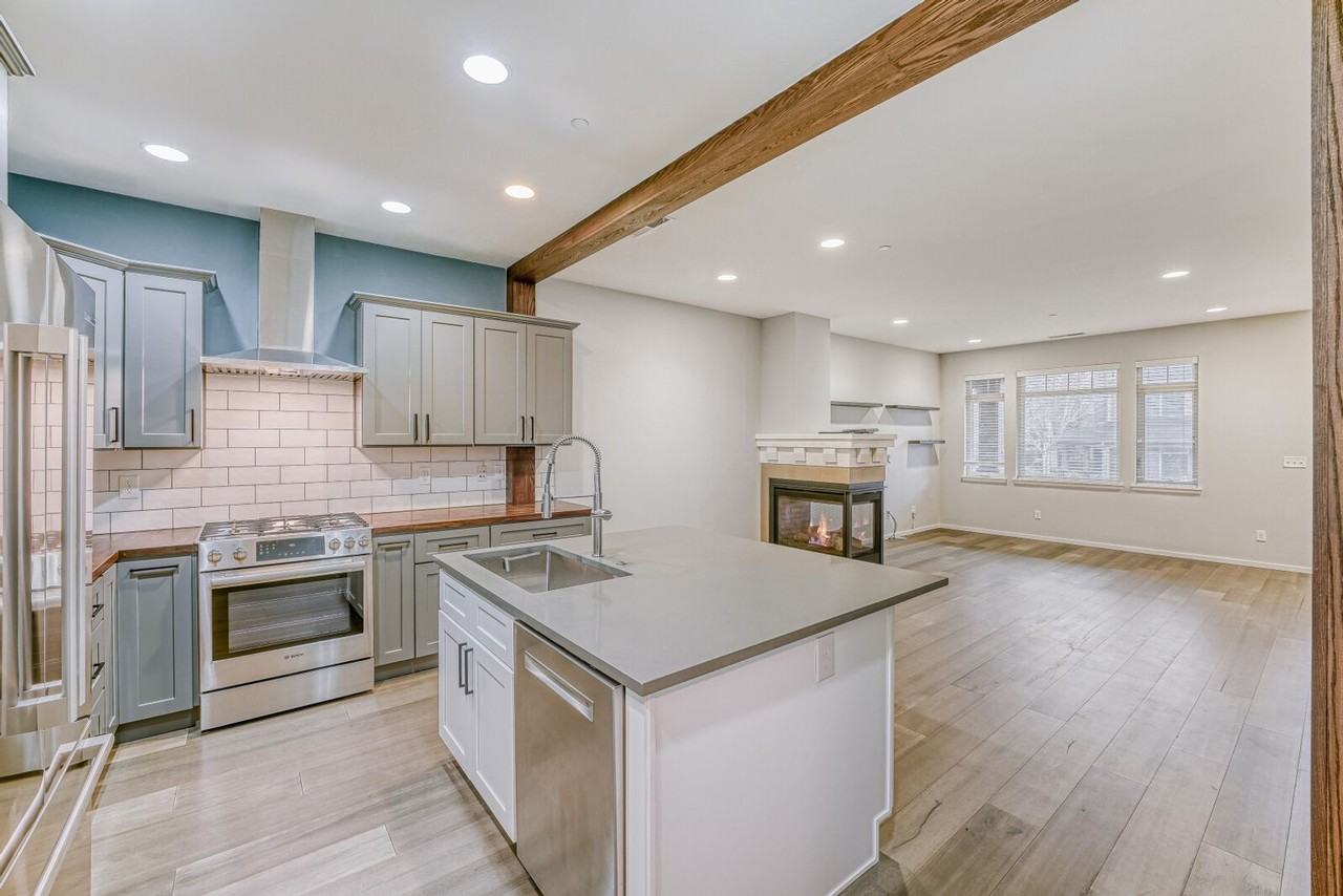 1816 10th Ave Ne - Photo 5 of 13