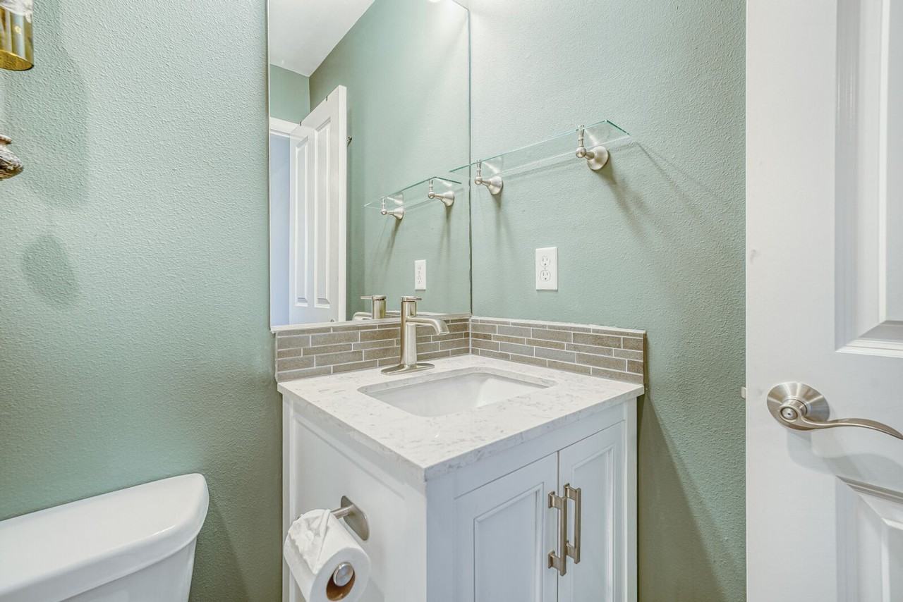 1816 10th Ave Ne - Photo 6 of 13