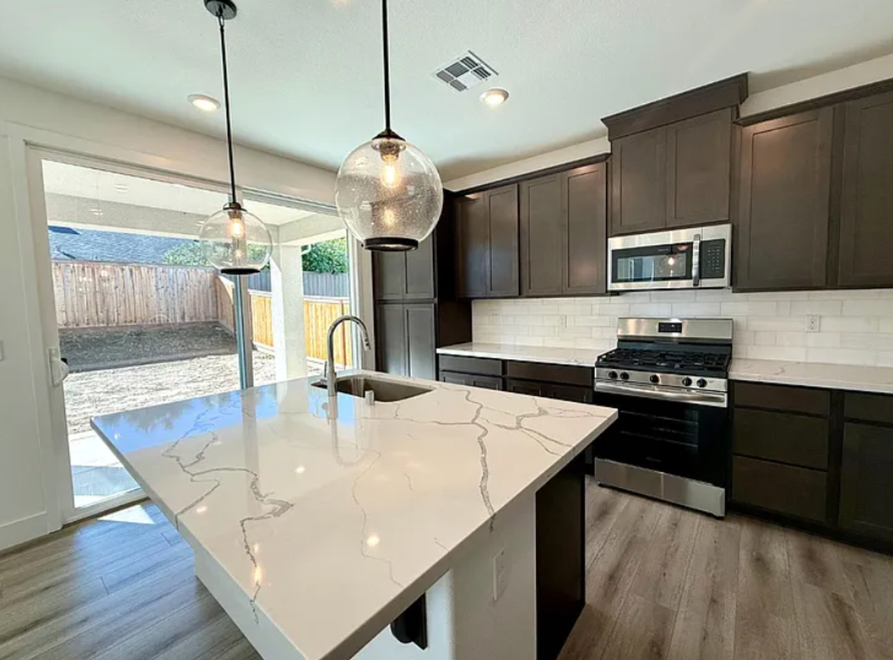 10169 Burke St - Photo 4 of 25