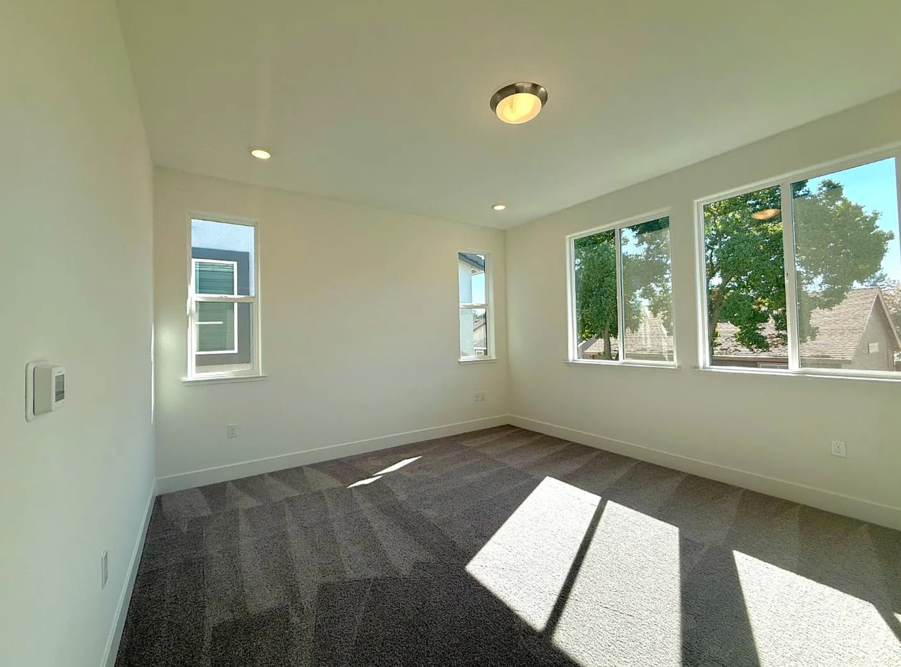 10169 Burke St - Photo 6 of 25