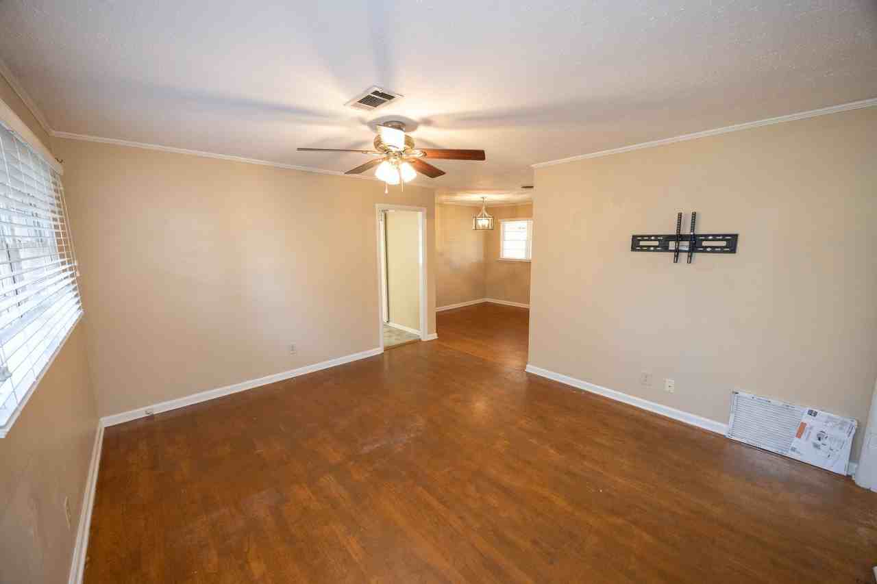 3418 Milan Dr - Photo 4 of 16