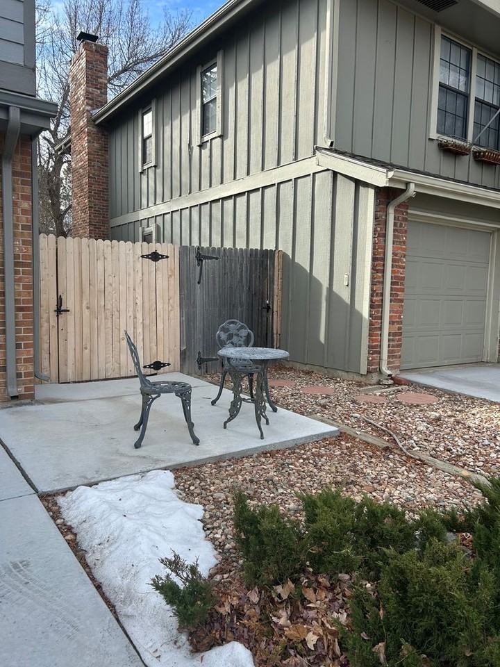 8002 Field Ct - Photo 3 of 50