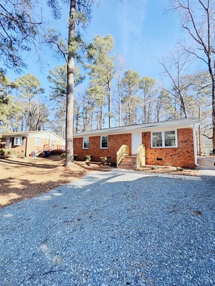 1725 Carr Creek Rd - Photo 2 of 18