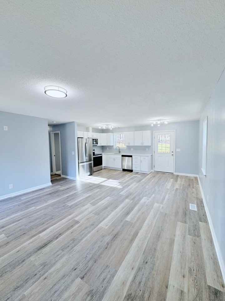 1725 Carr Creek Rd - Photo 4 of 18