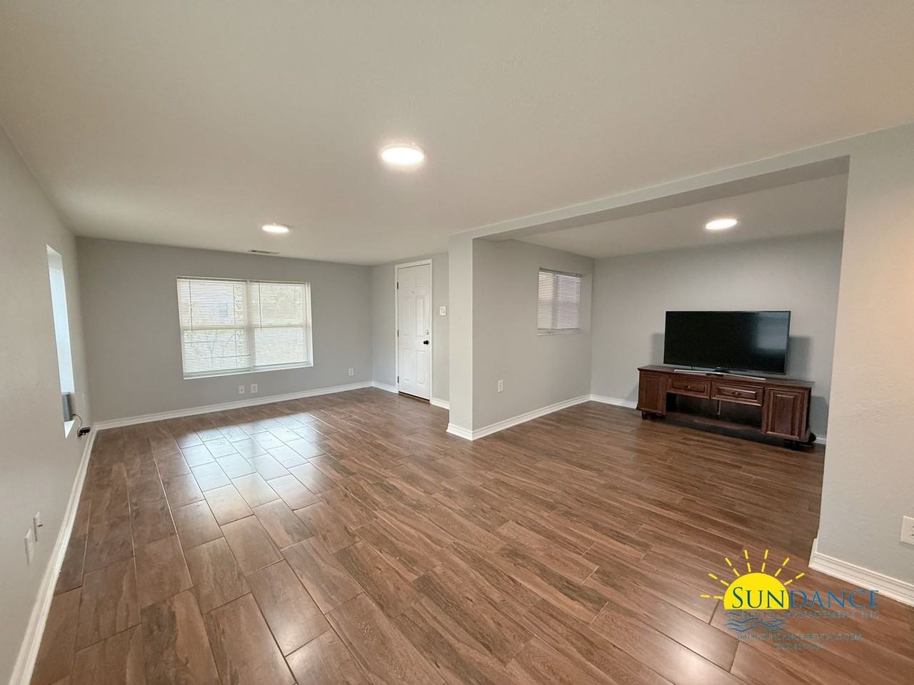 553 Lee Ave - Photo 2 of 23