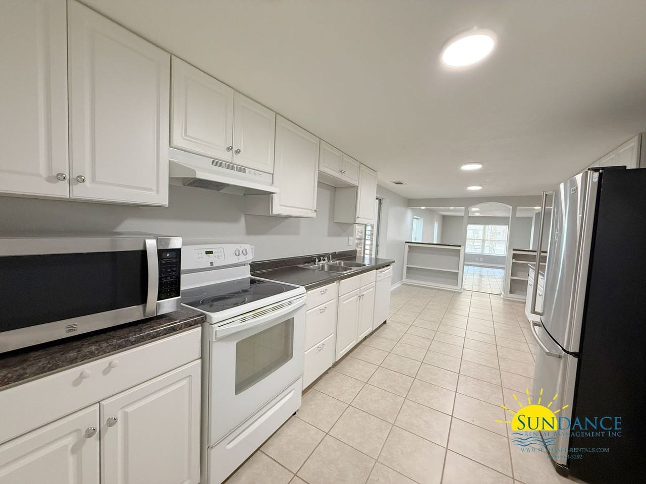 553 Lee Ave - Photo 3 of 23