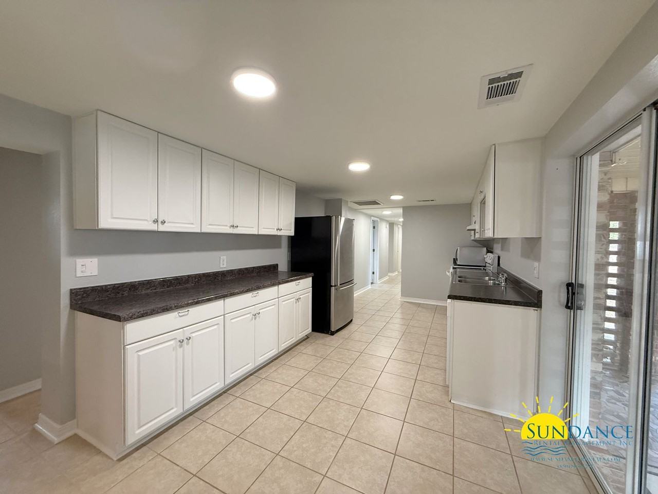 553 Lee Ave - Photo 4 of 23