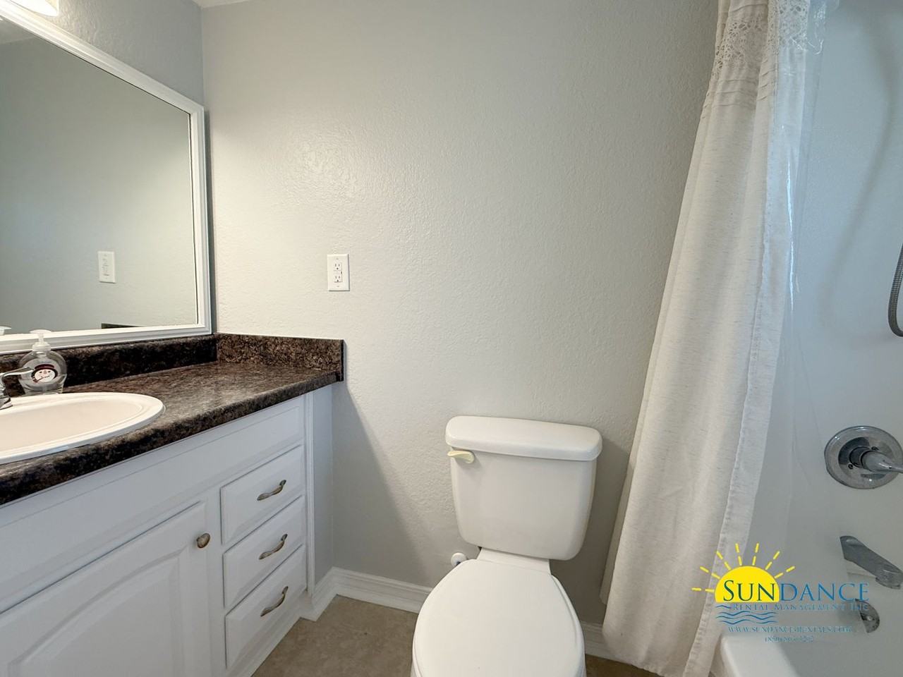 553 Lee Ave - Photo 5 of 23