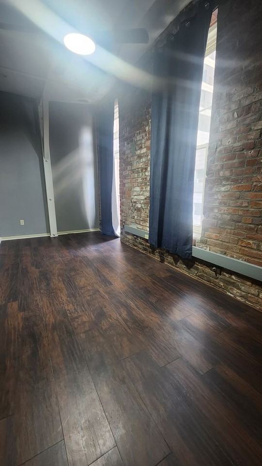 1211 Howard St - Photo 6 of 12