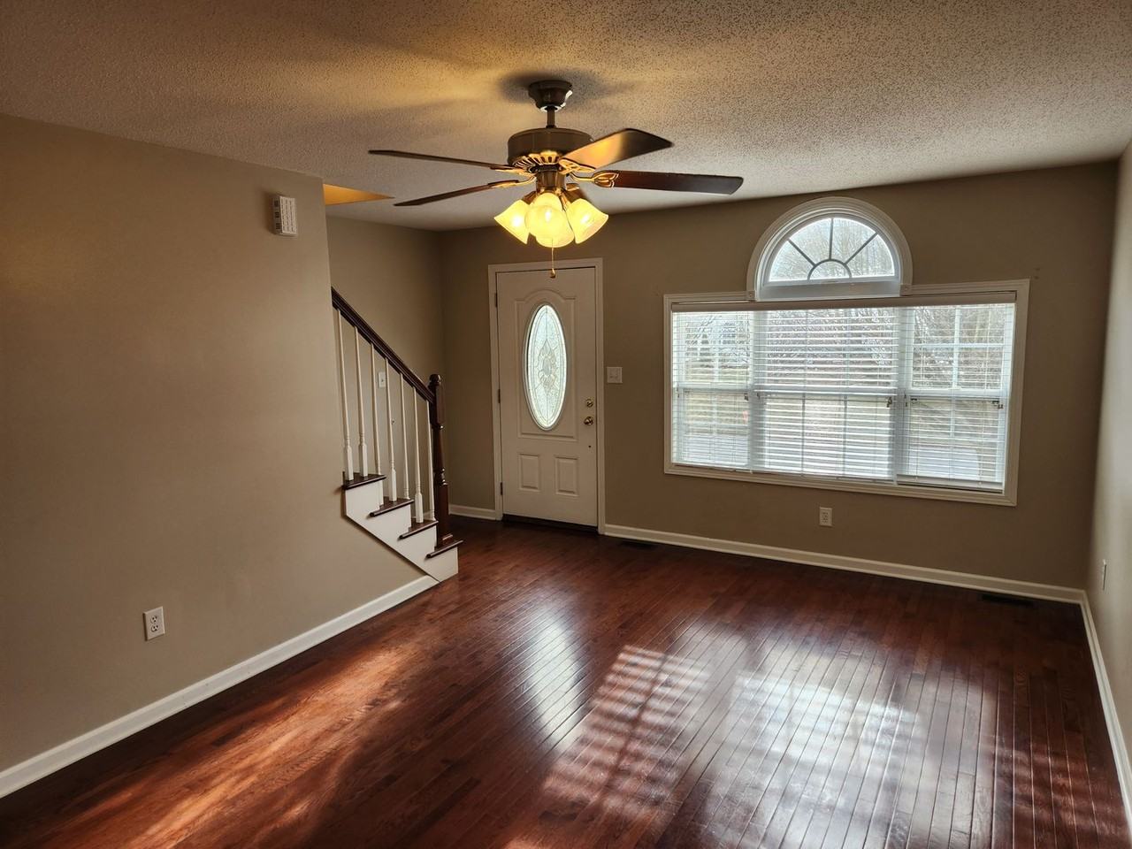 225 Amanda Ln - Photo 6 of 16