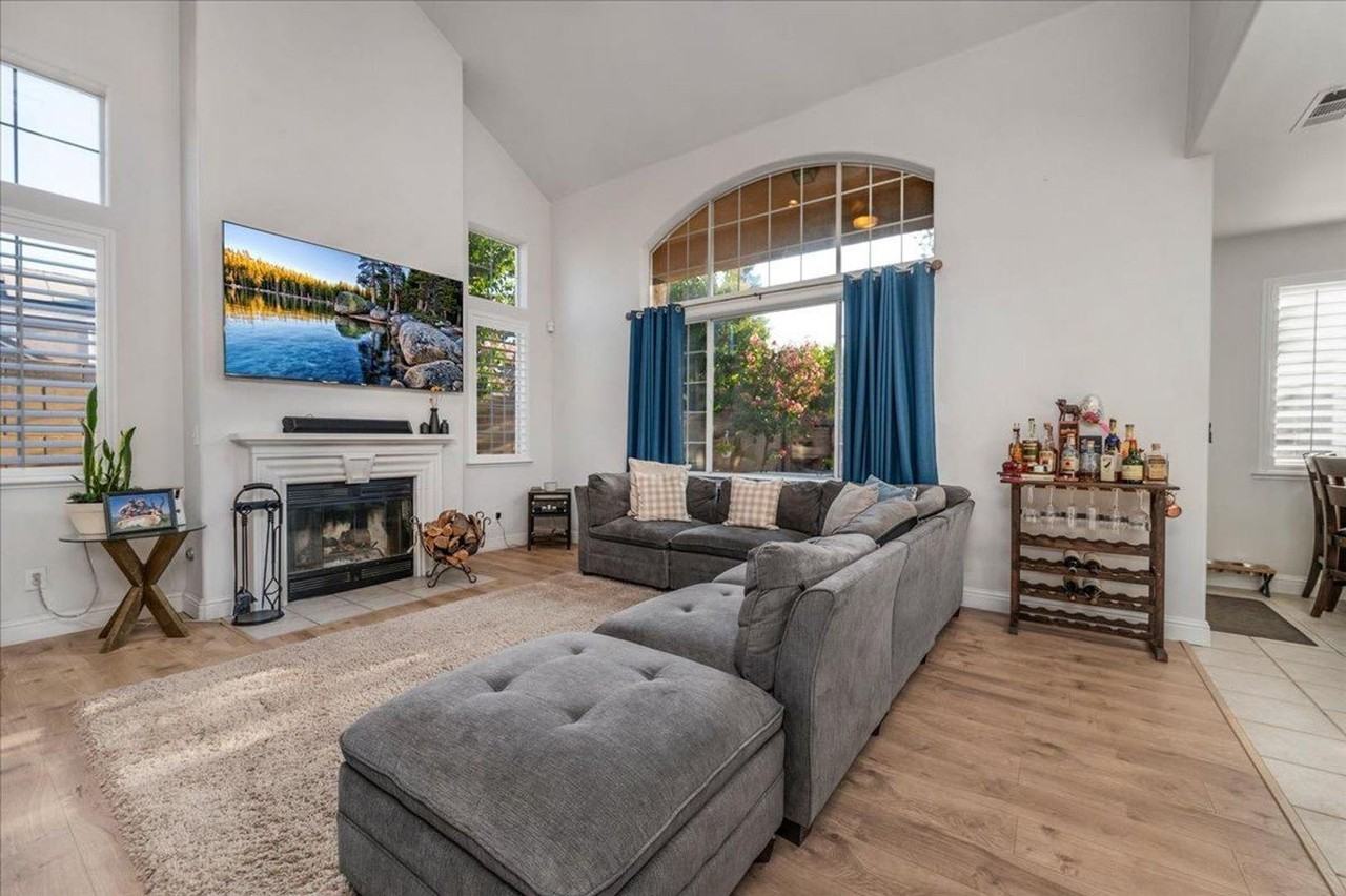 195 N Wathen Ave - Photo 3 of 40