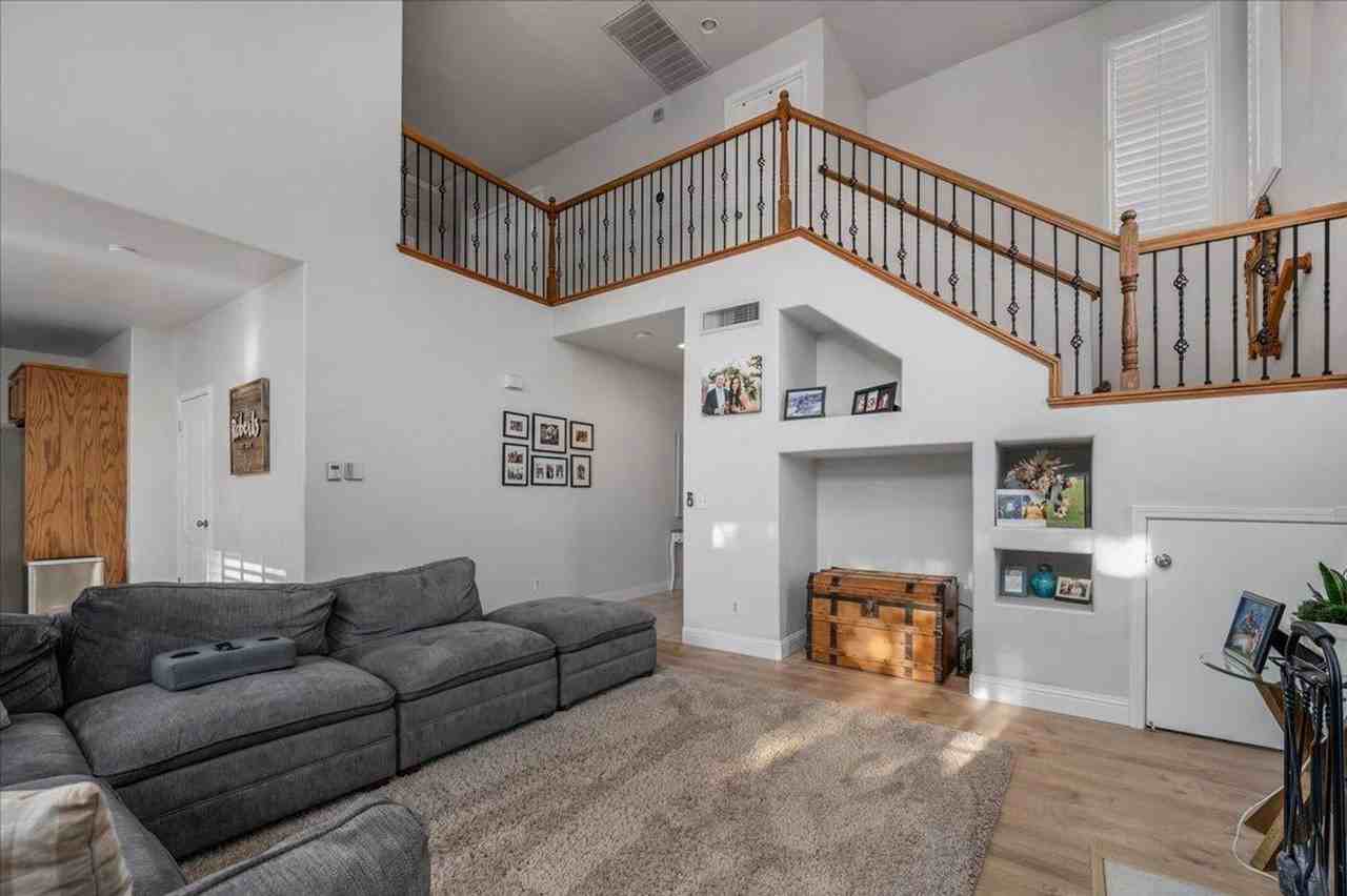 195 N Wathen Ave - Photo 6 of 40