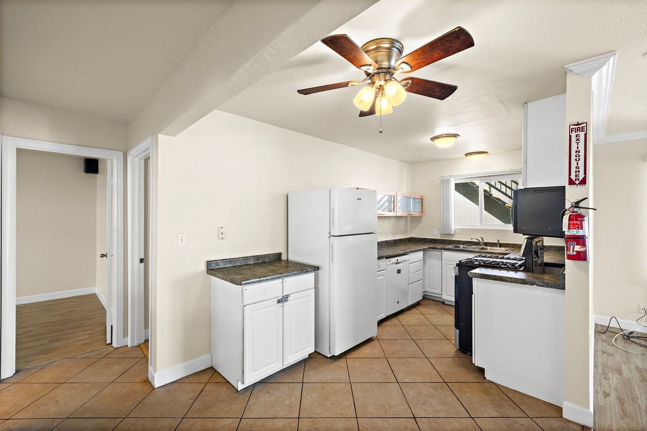 229 W Escalones - Photo 3 of 14