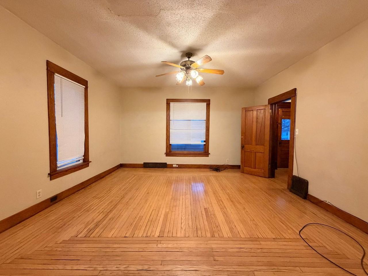 1322 7th Ave N - Photo 3 of 12