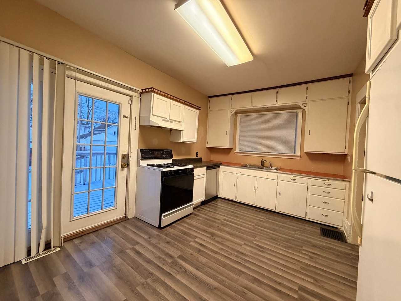 1322 7th Ave N - Photo 6 of 12