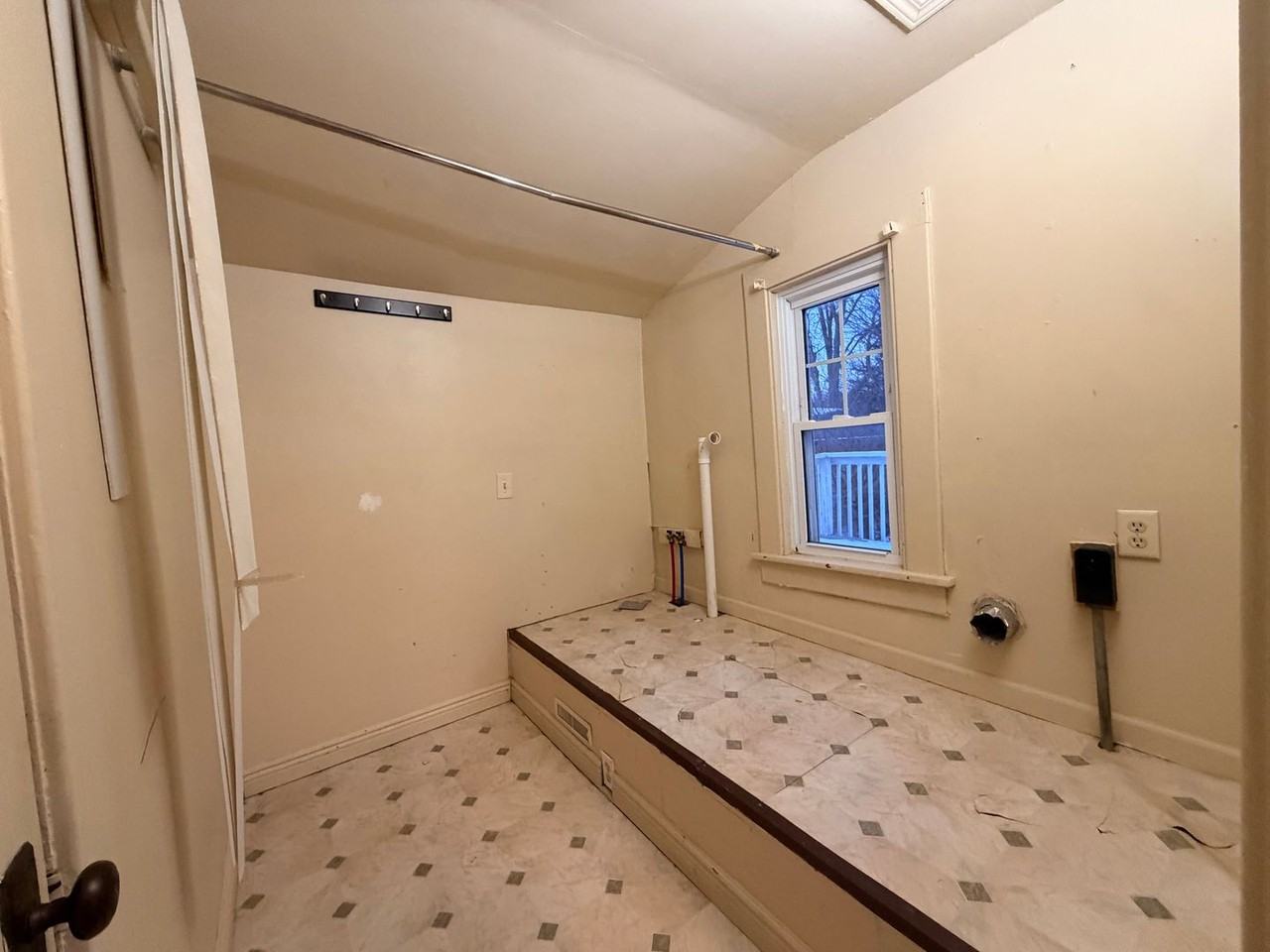 1322 7th Ave N - Photo 7 of 12