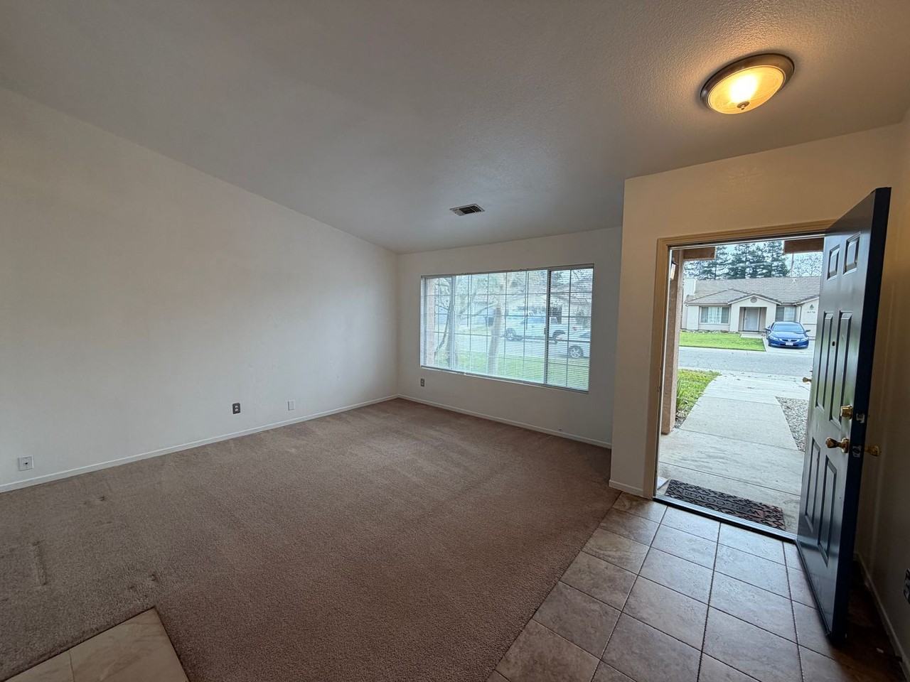 8579 Underhill Dr - Photo 3 of 24