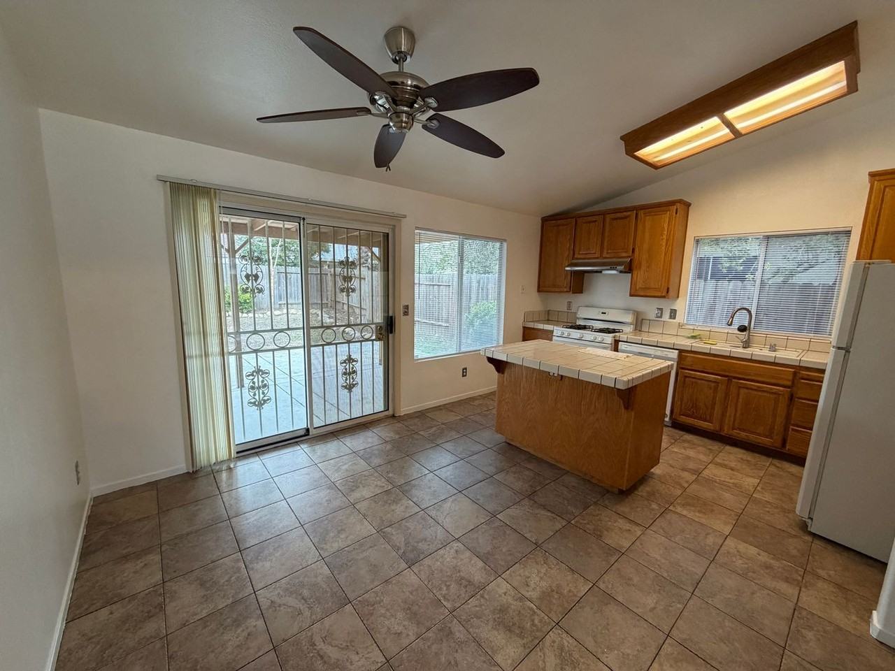 8579 Underhill Dr - Photo 4 of 24