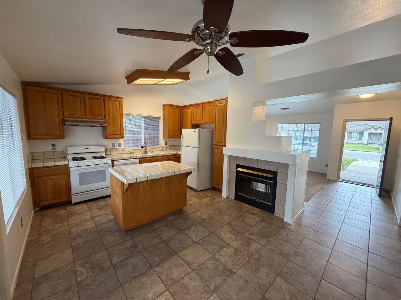 8579 Underhill Dr - Photo 5 of 24