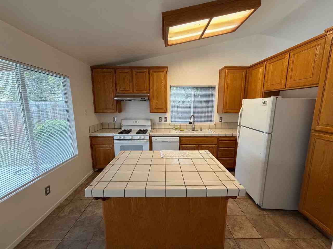 8579 Underhill Dr - Photo 6 of 24