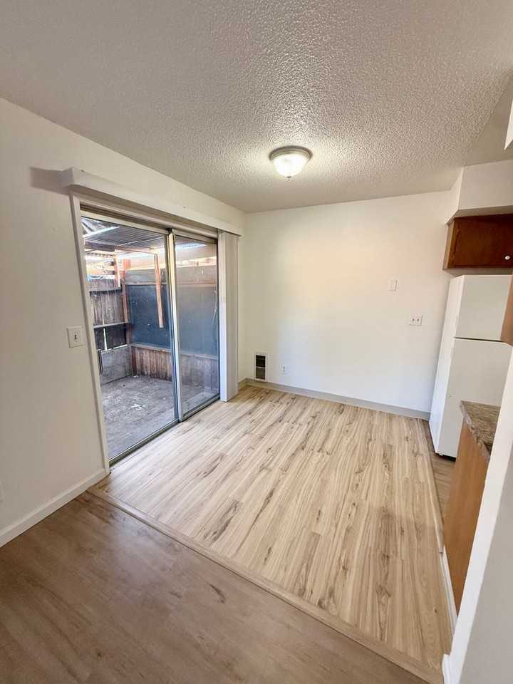 3110 E Mill Plain Blvd - Photo 4 of 19