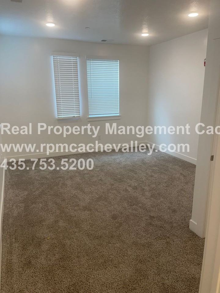 101 J 101 - Photo 2 of 16