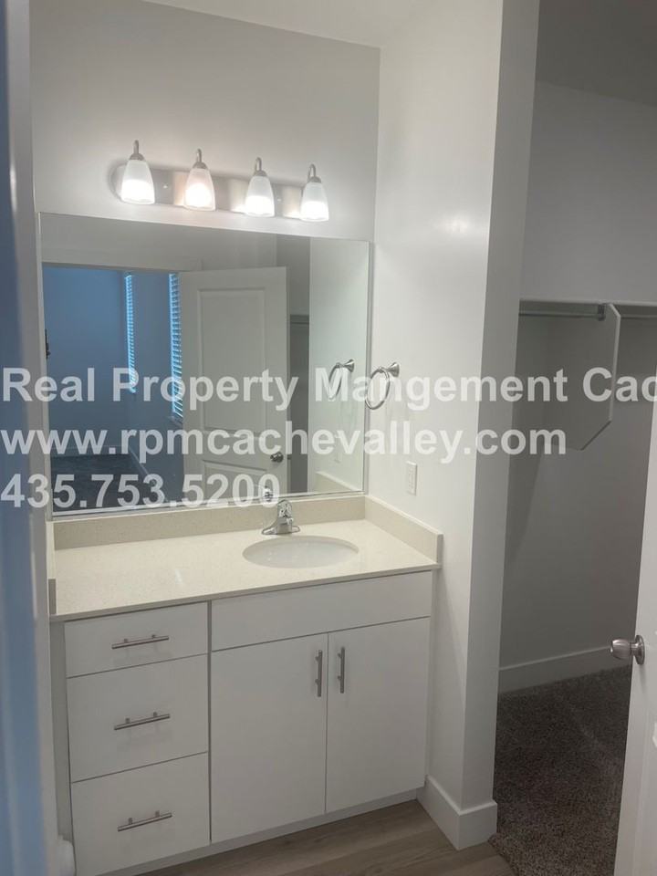 101 J 101 - Photo 5 of 16