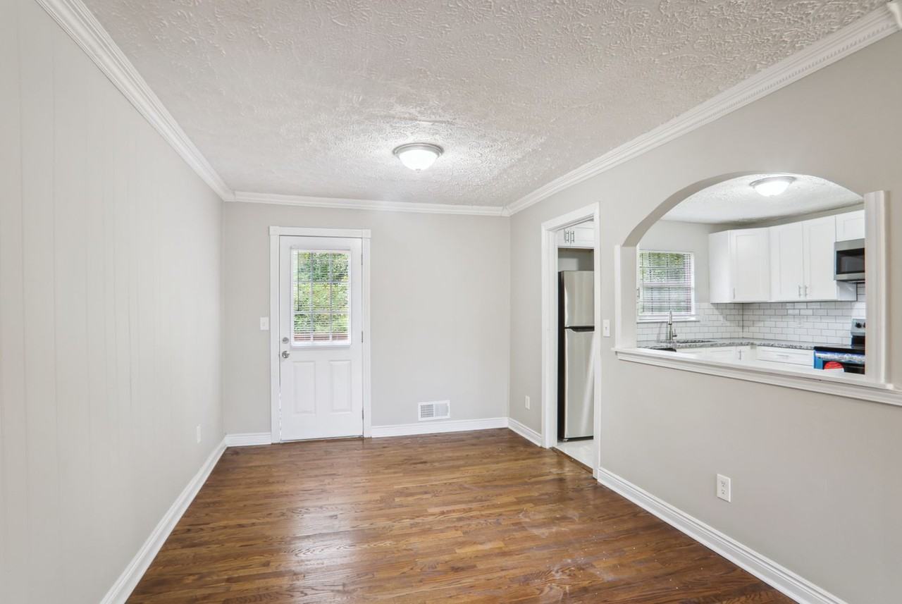 2539 Brentford Pl - Photo 3 of 15