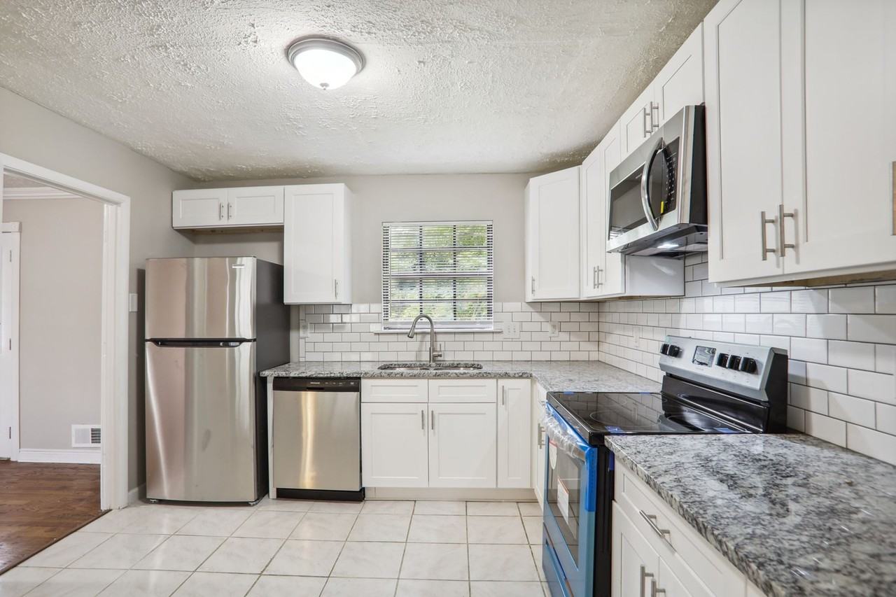 2539 Brentford Pl - Photo 6 of 15