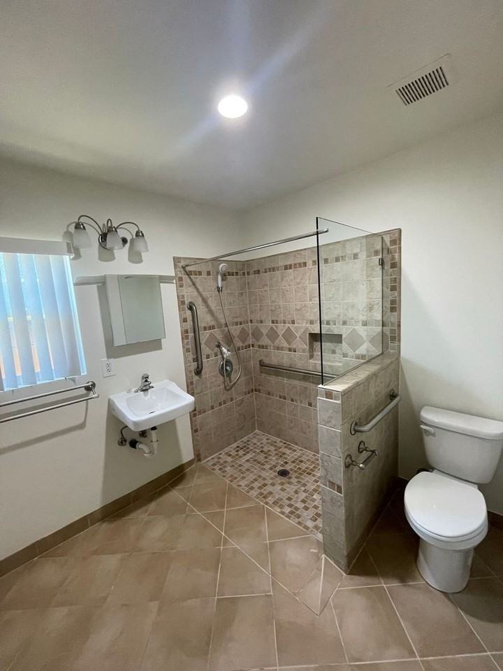 122 Allen St - Photo 5 of 9