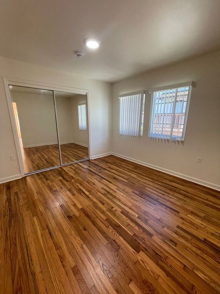 122 Allen St - Photo 6 of 9