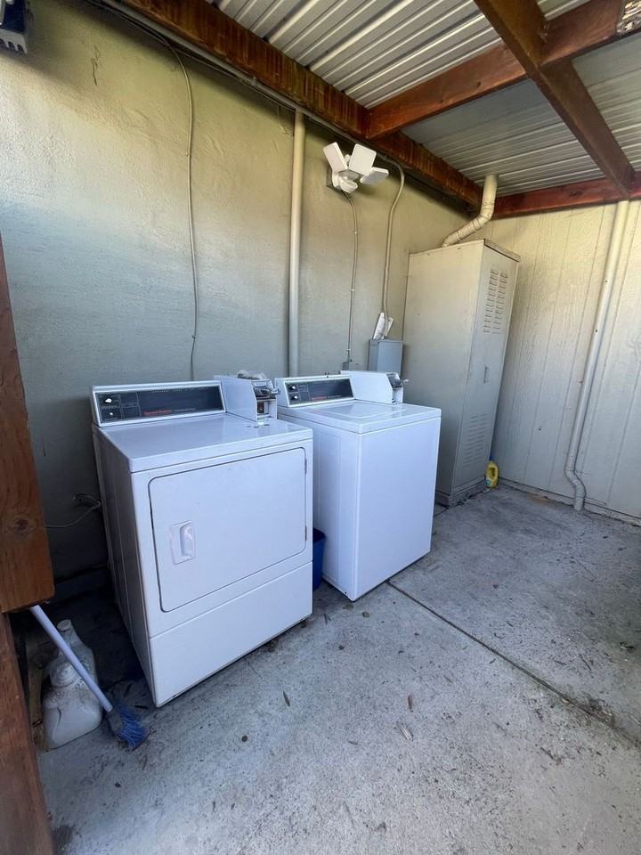 122 Allen St - Photo 7 of 9