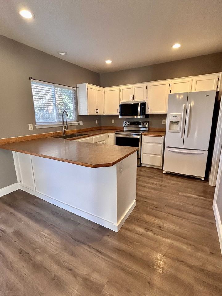 15814 Ne 90th St - Photo 2 of 16