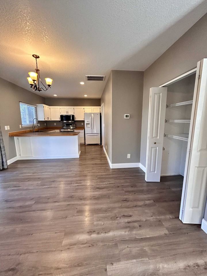 15814 Ne 90th St - Photo 4 of 16