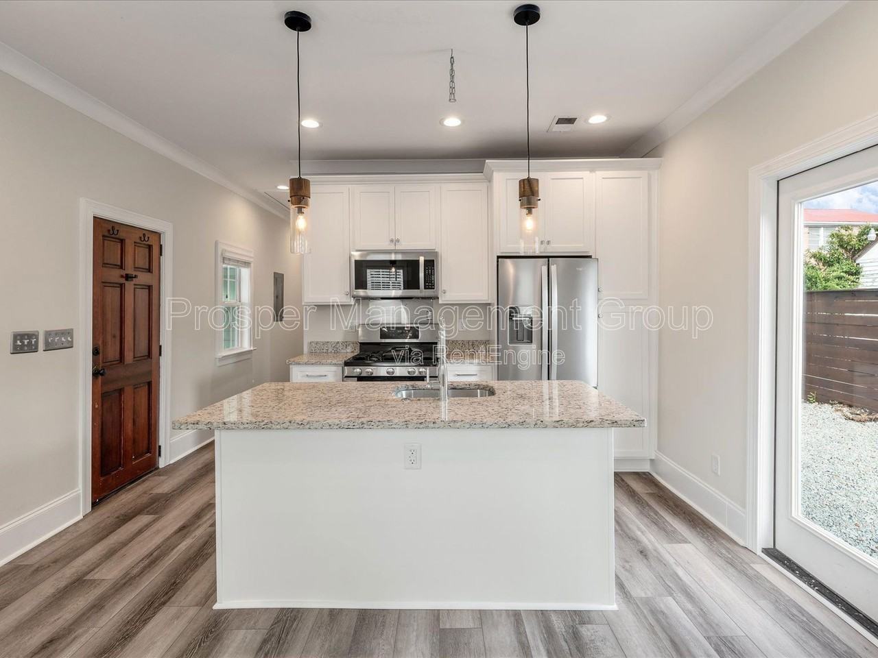 400 Sumter St - Photo 6 of 30