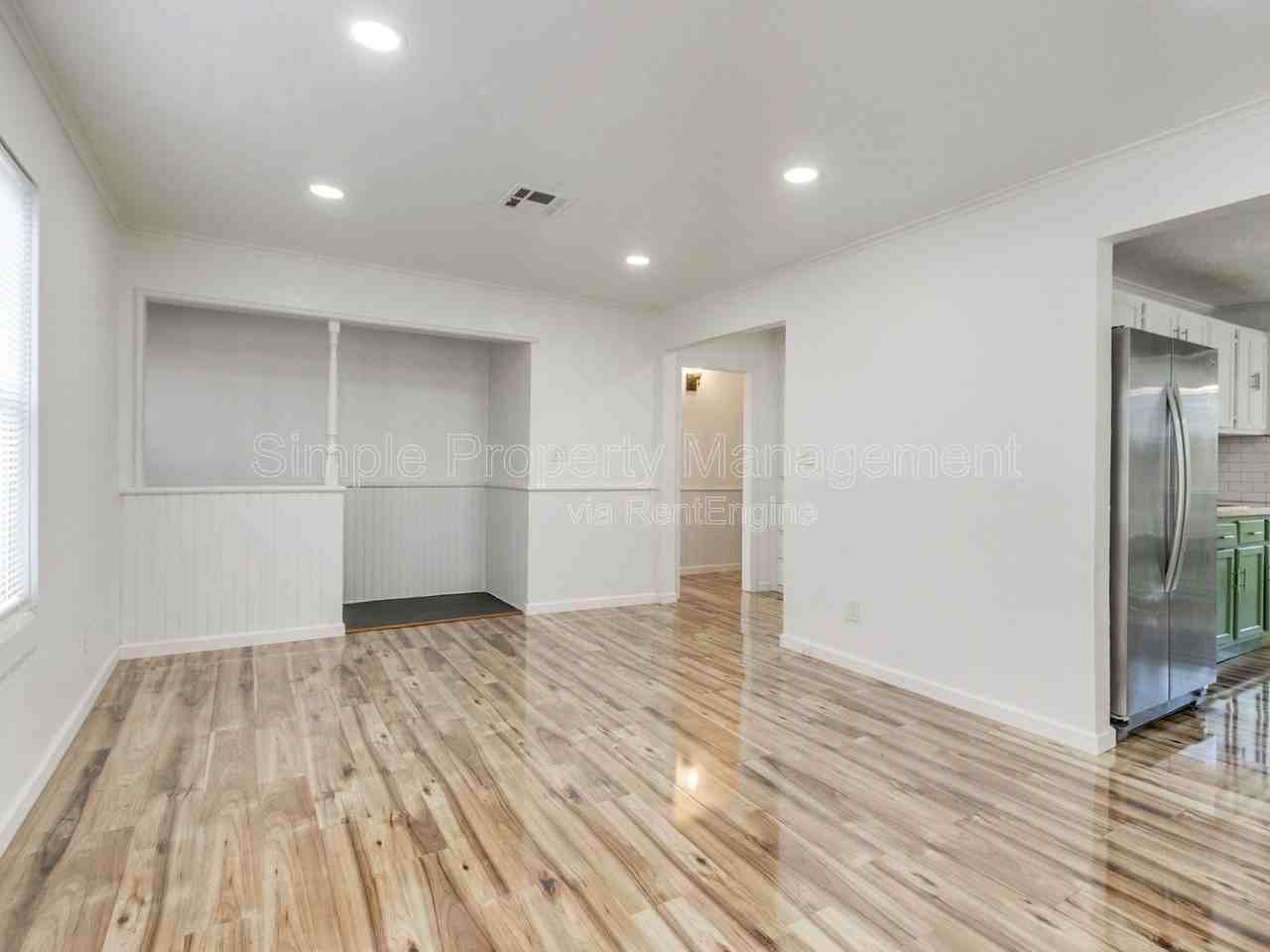 2238 Nw 42nd St - Photo 4 of 22