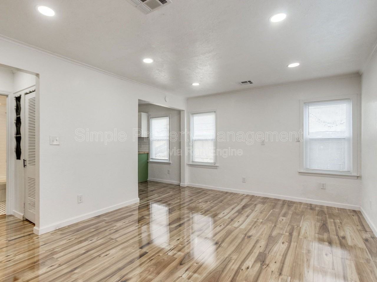 2238 Nw 42nd St - Photo 6 of 22