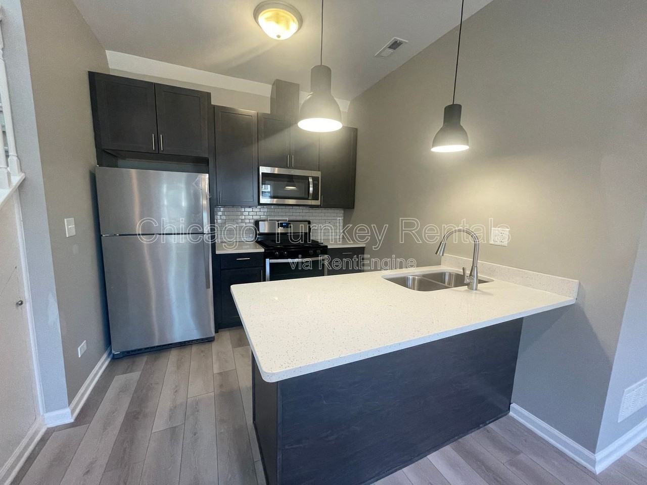 2624 W 24th St #1R - Photo 2 of 10